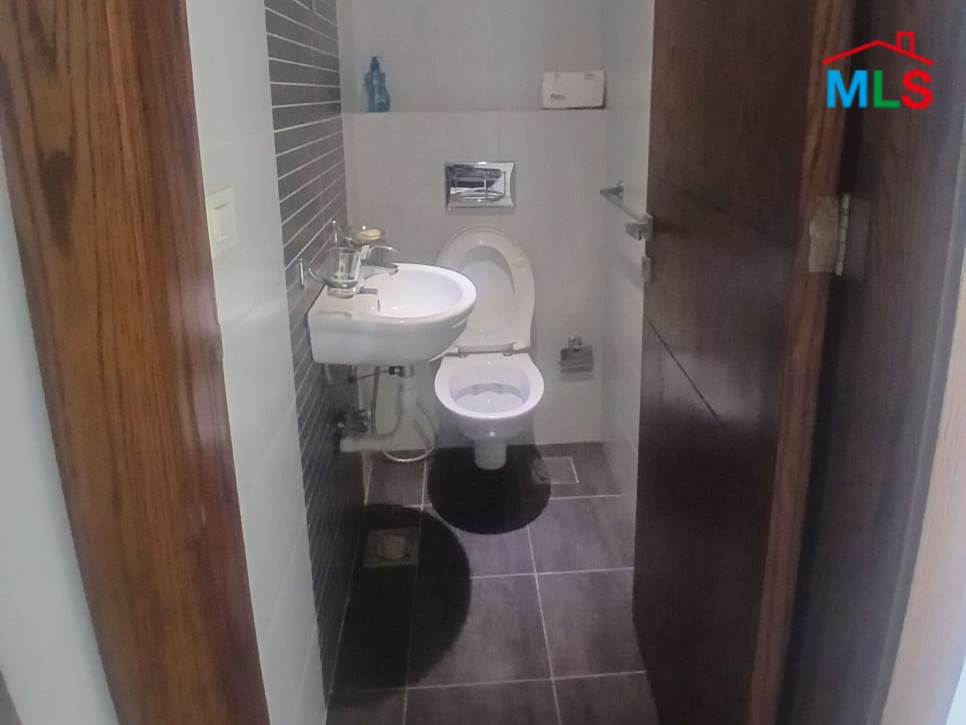 3-Bedroom Apartment For Sale in Ain El Mreisseh, Ras Beirut