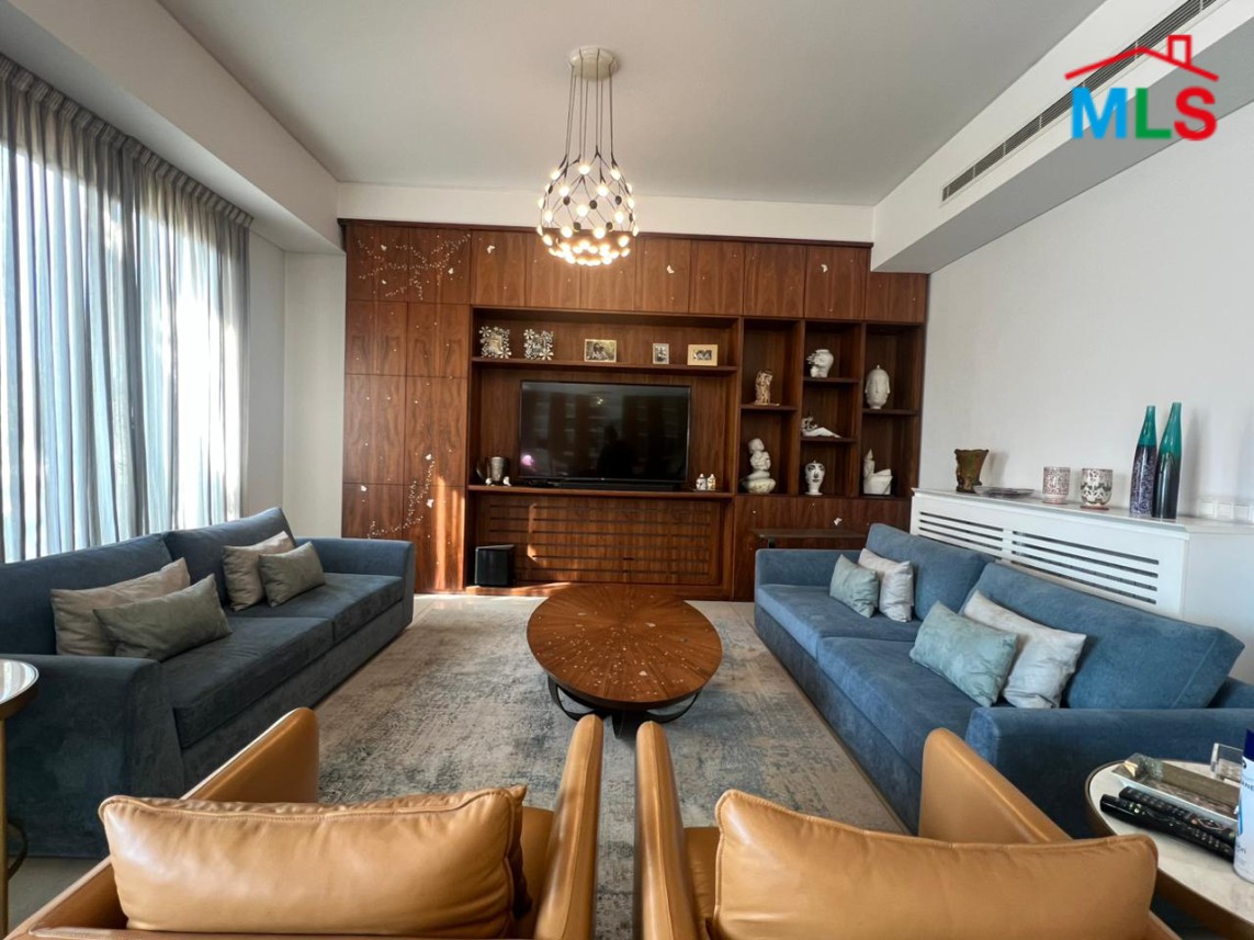 4-Bedroom Apartment with Open View For Sale in Gemayzeh, Saifi