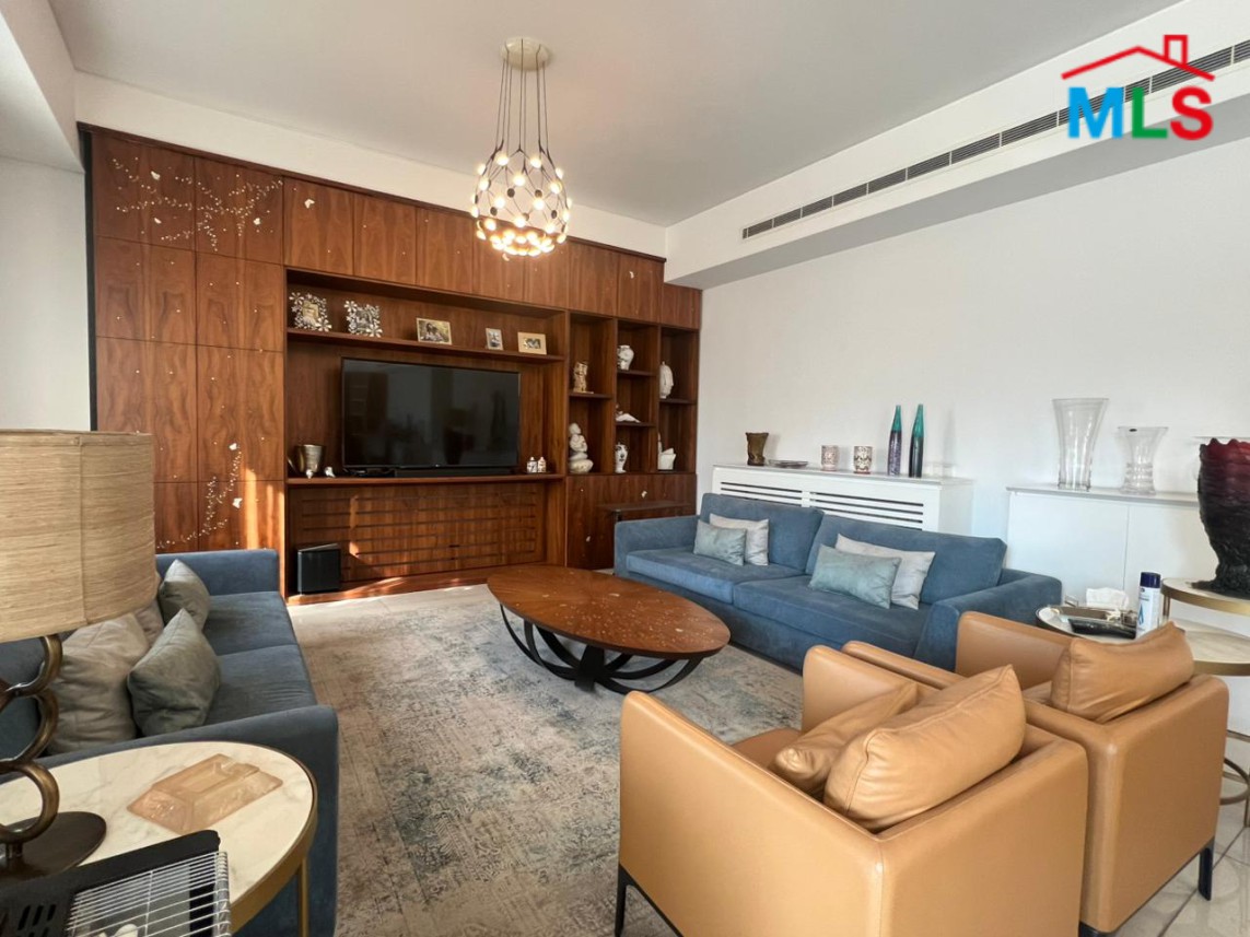 4-Bedroom Apartment with Open View For Sale in Gemayzeh, Saifi