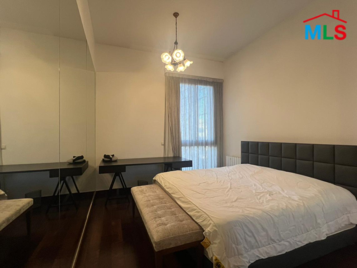 4-Bedroom Apartment with Open View For Sale in Gemayzeh, Saifi