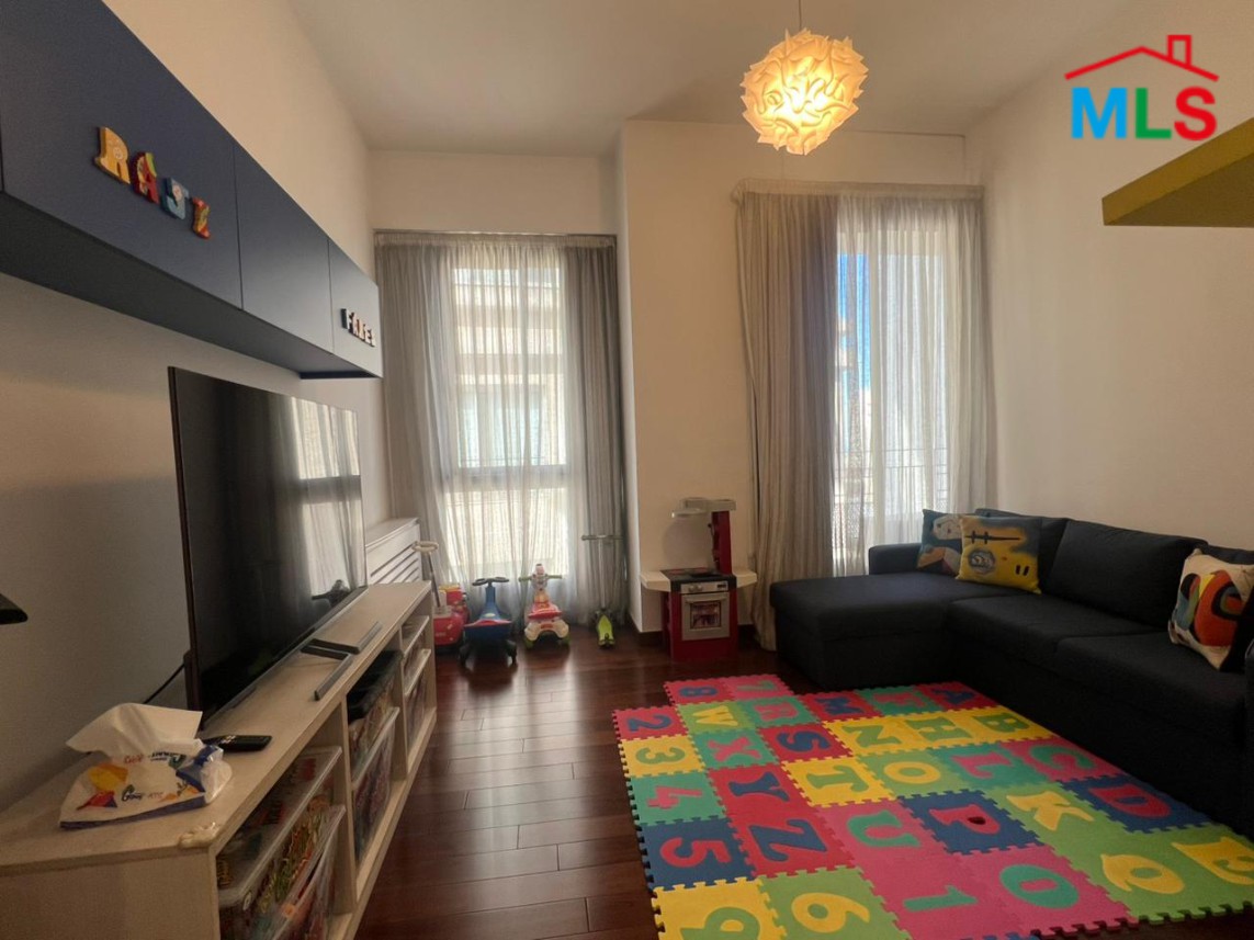 4-Bedroom Apartment with Open View For Sale in Gemayzeh, Saifi