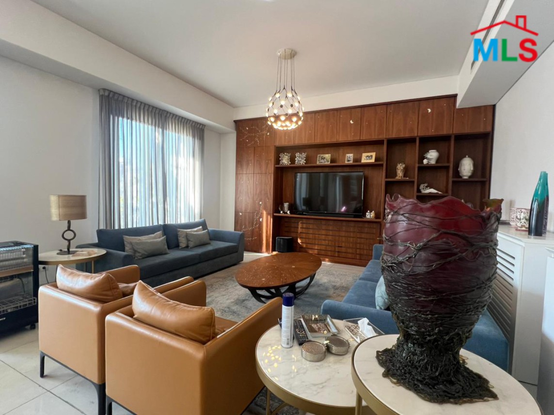 4-Bedroom Apartment with Open View For Sale in Gemayzeh, Saifi