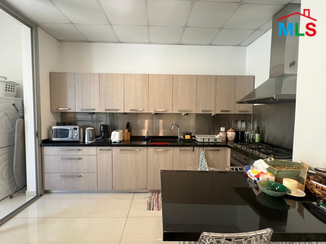 4-Bedroom Apartment with Open View For Sale in Gemayzeh, Saifi