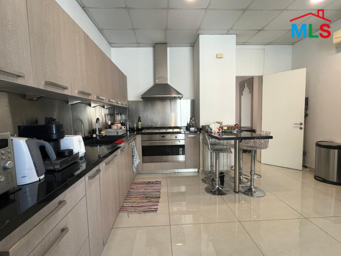 4-Bedroom Apartment with Open View For Sale in Gemayzeh, Saifi