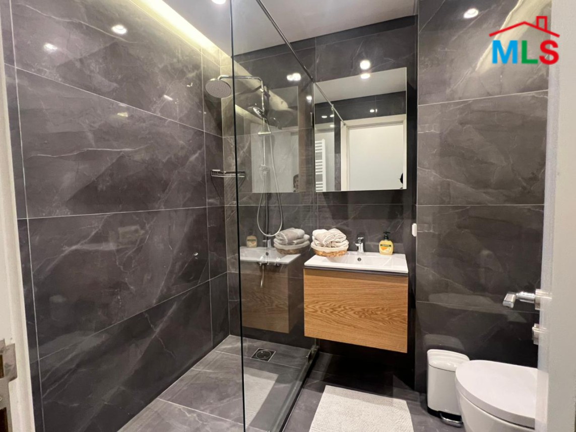 4-Bedroom Apartment with Open View For Sale in Gemayzeh, Saifi