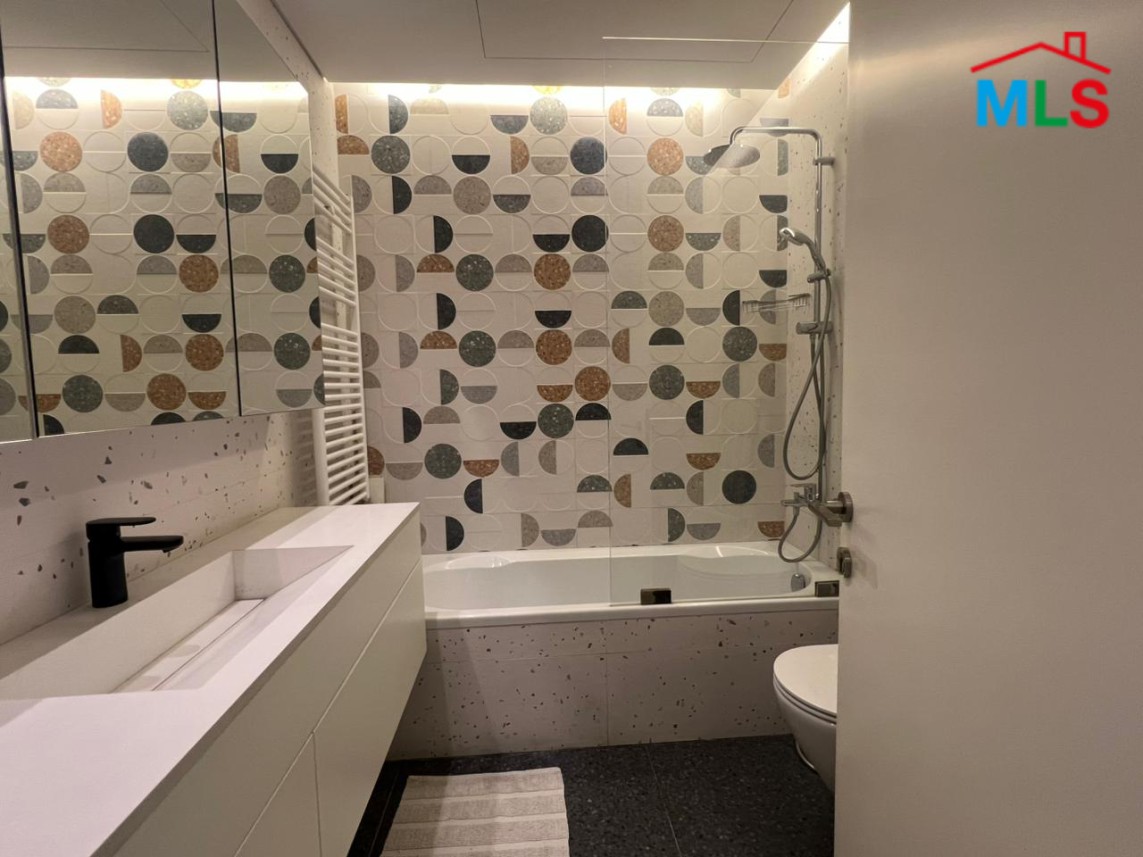 4-Bedroom Apartment with Open View For Sale in Gemayzeh, Saifi