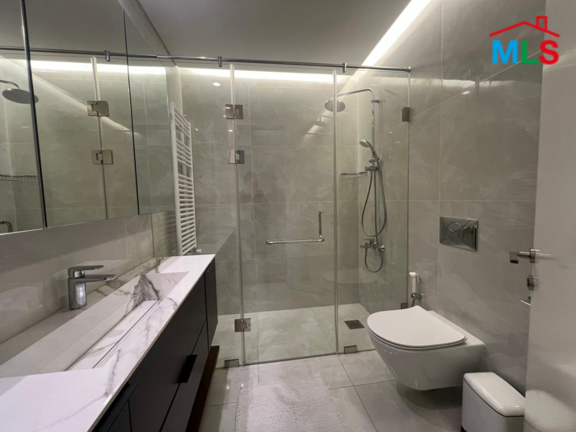 4-Bedroom Apartment with Open View For Sale in Gemayzeh, Saifi