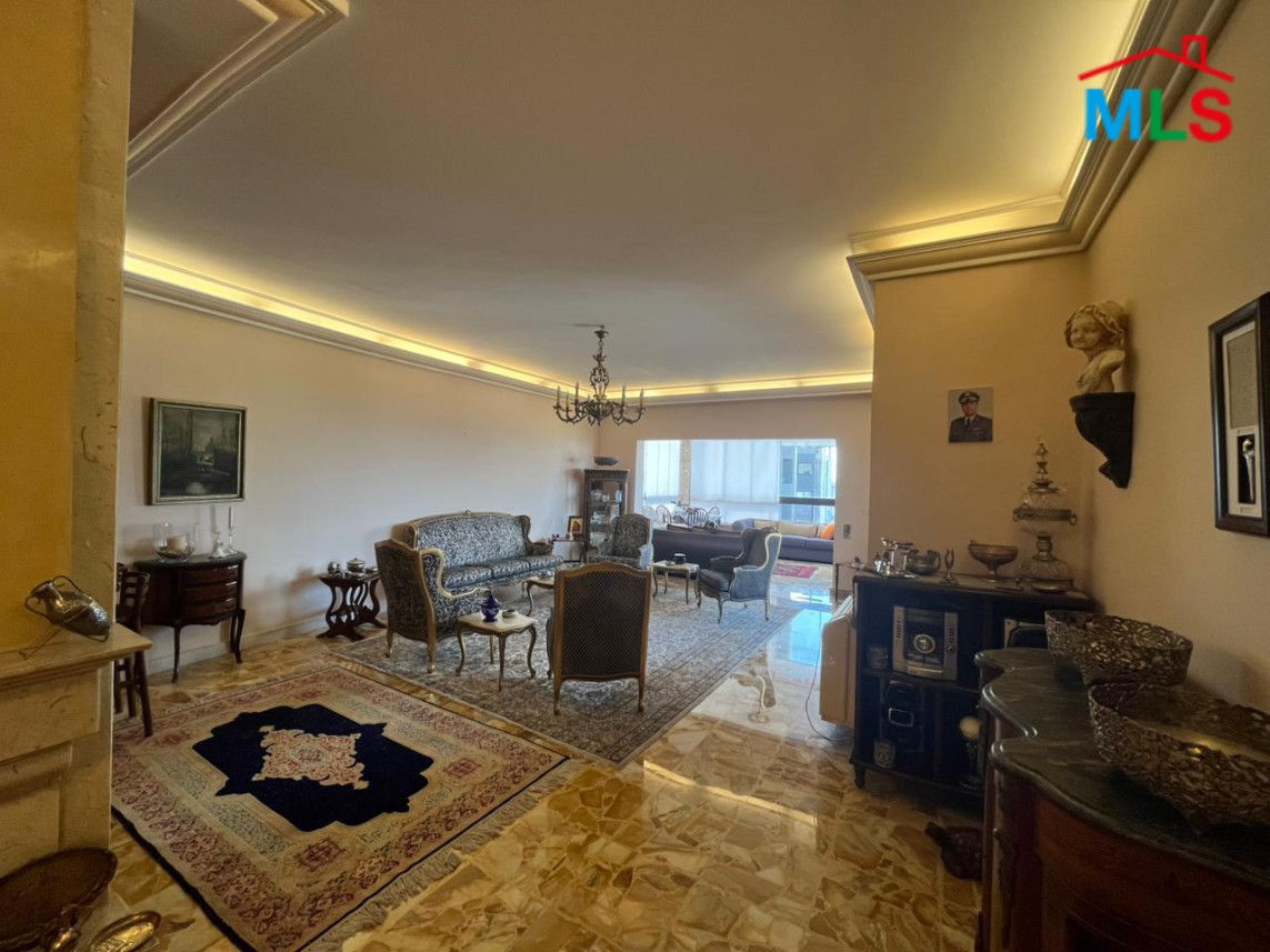 4-Bedroom Apartment with Sea View For Sale in Achrafieh, Geitawi