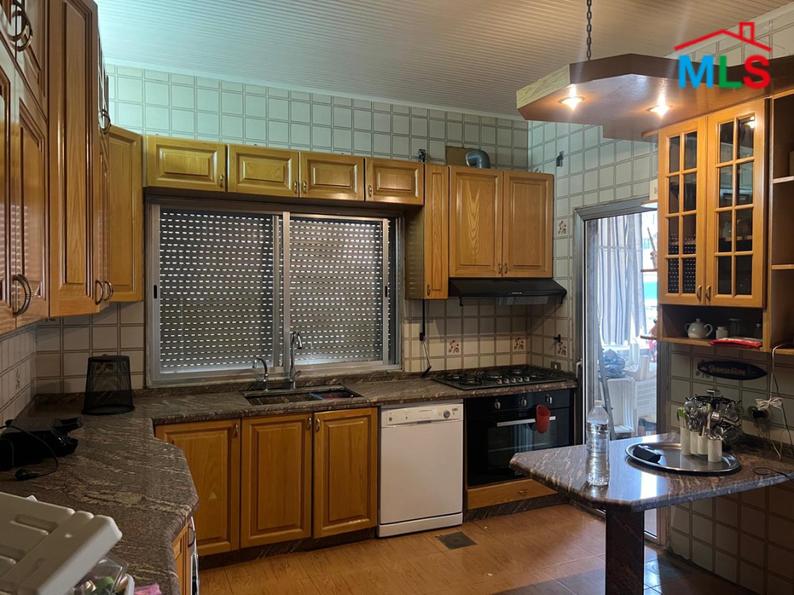 4-Bedroom Apartment For Sale in Haret Hreik