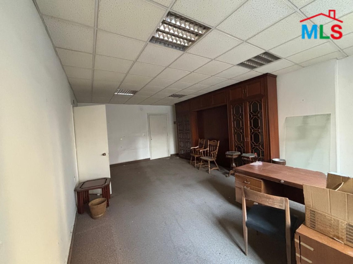 32 SQM Office For Sale in Badaro