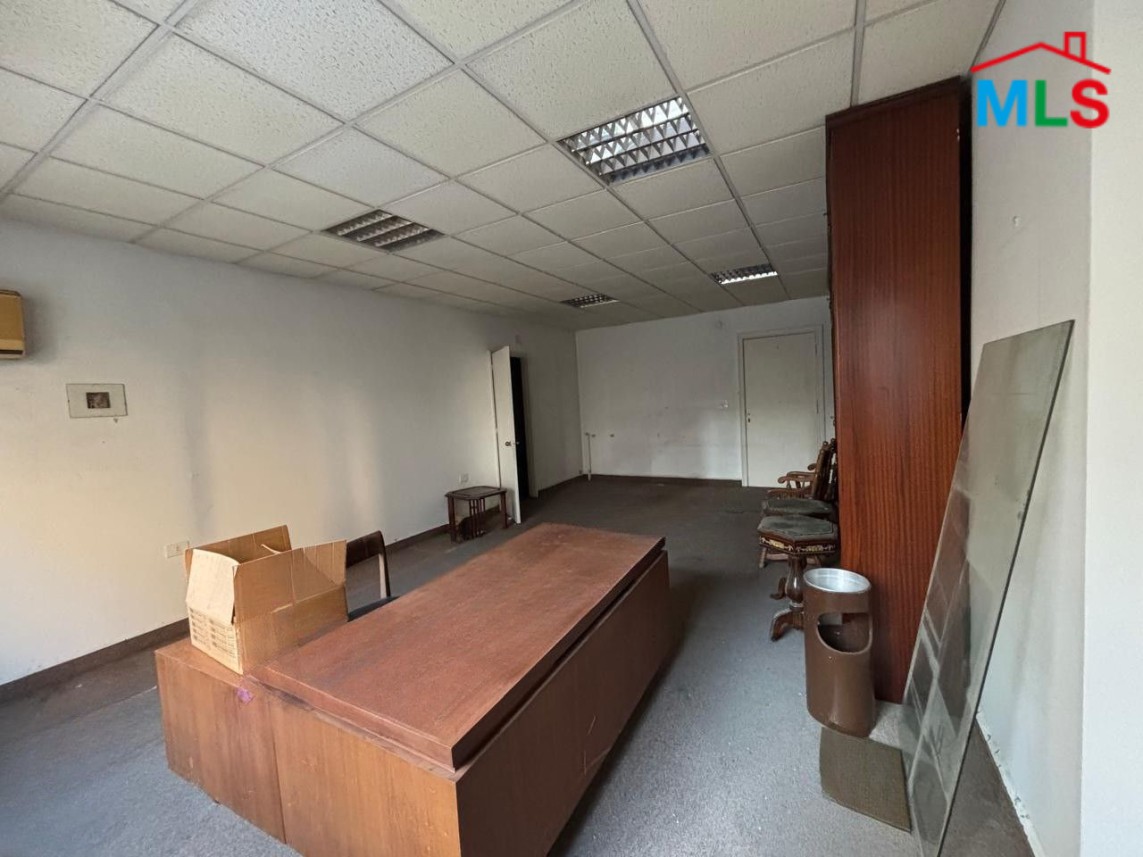 32 SQM Office For Sale in Badaro