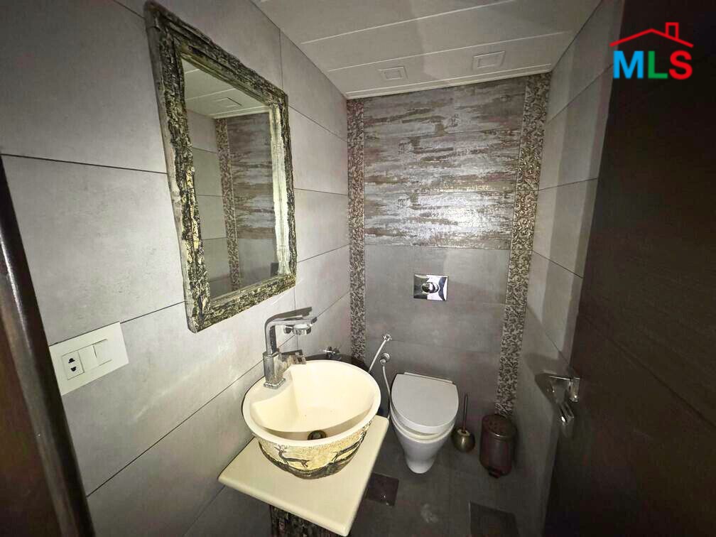 Renovated Apartment For Sale in Ras El Nabeh, Beirut