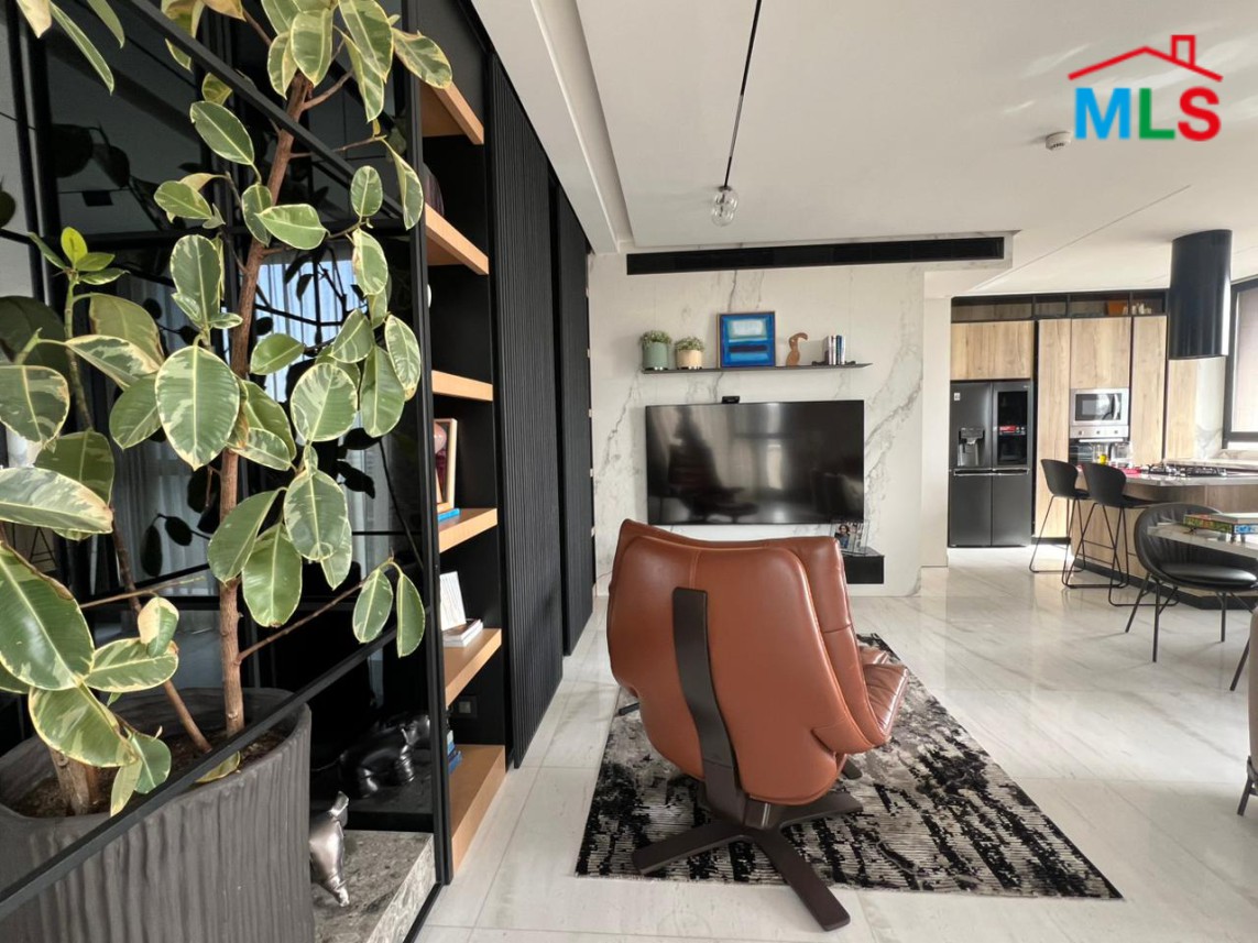 Luxurious 3-Bedroom Apartment For Sale in Achrafieh, Sioufi