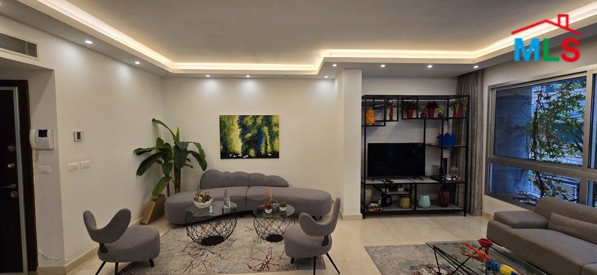 Nicely Decorated Apartment For Sale in Ras El Nabeh, Beirut