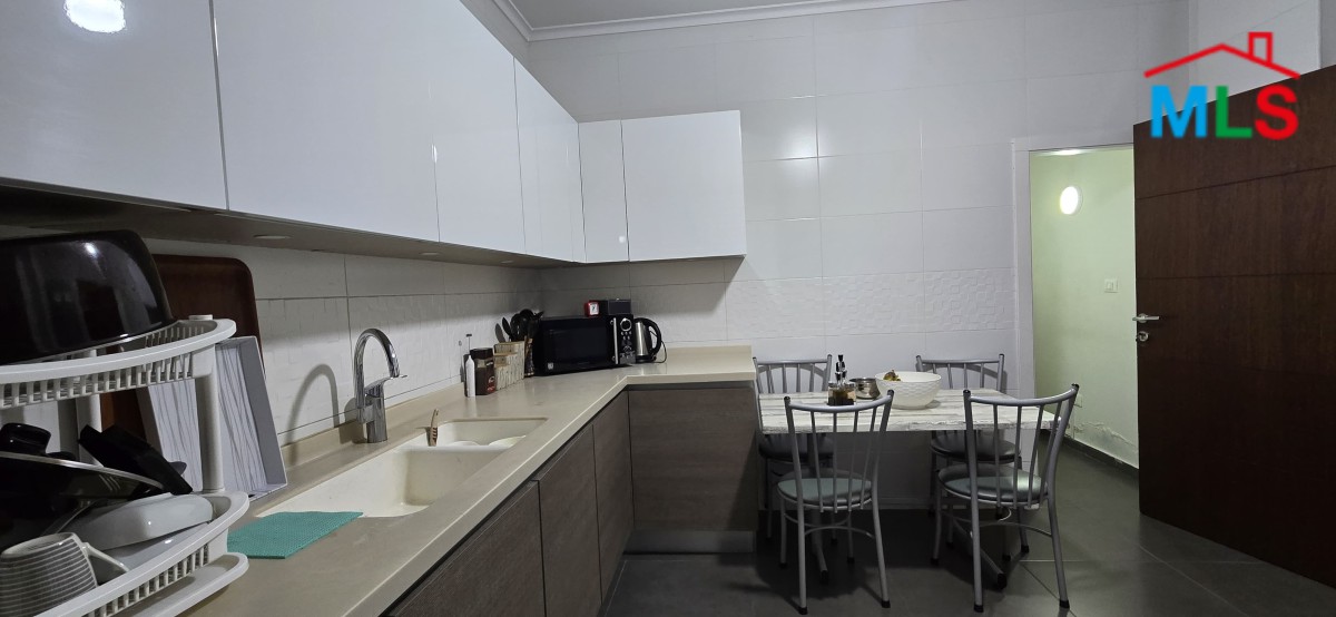 Nicely Decorated Apartment For Sale in Ras El Nabeh, Beirut