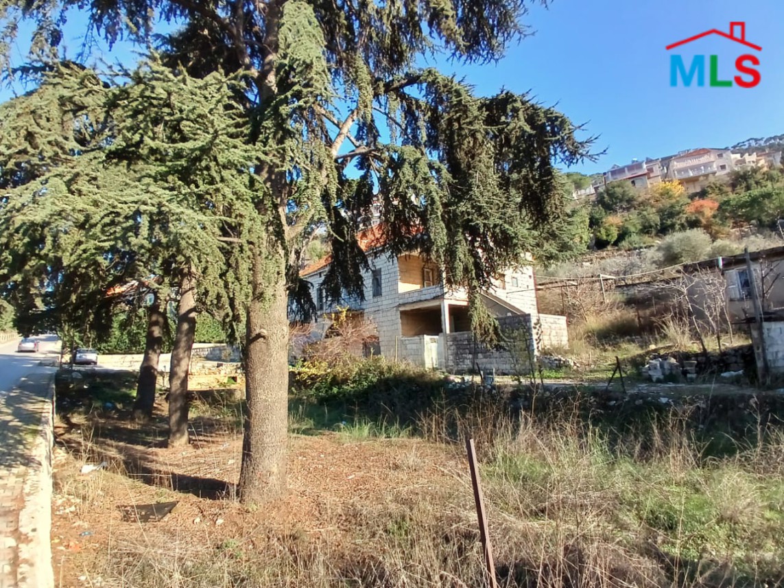 Exclusive! A 3,815 Land With Traditional Lebanese House For Sale in Khenchara