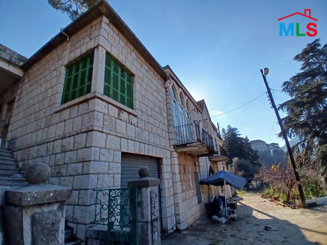 Exclusive! A 3,815 Land With Traditional Lebanese House For Sale in Khenchara