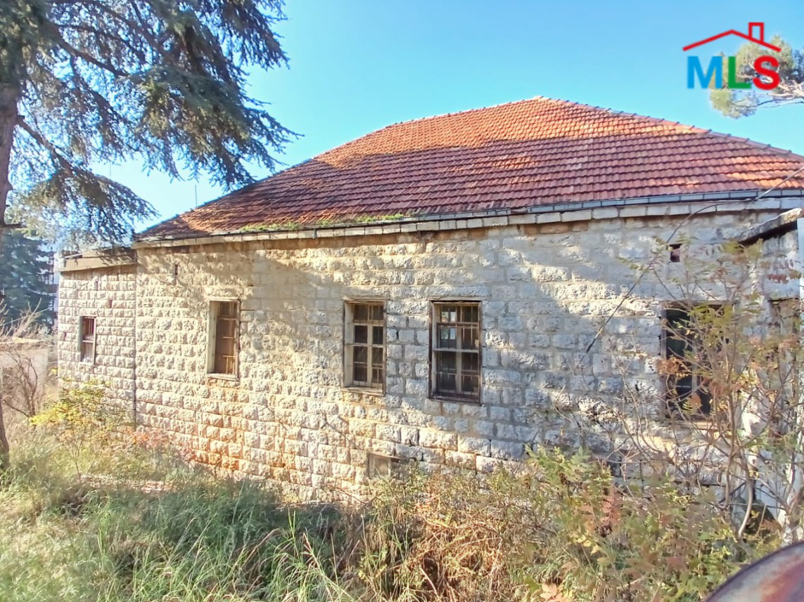 Exclusive! A 3,815 Land With Traditional Lebanese House For Sale in Khenchara