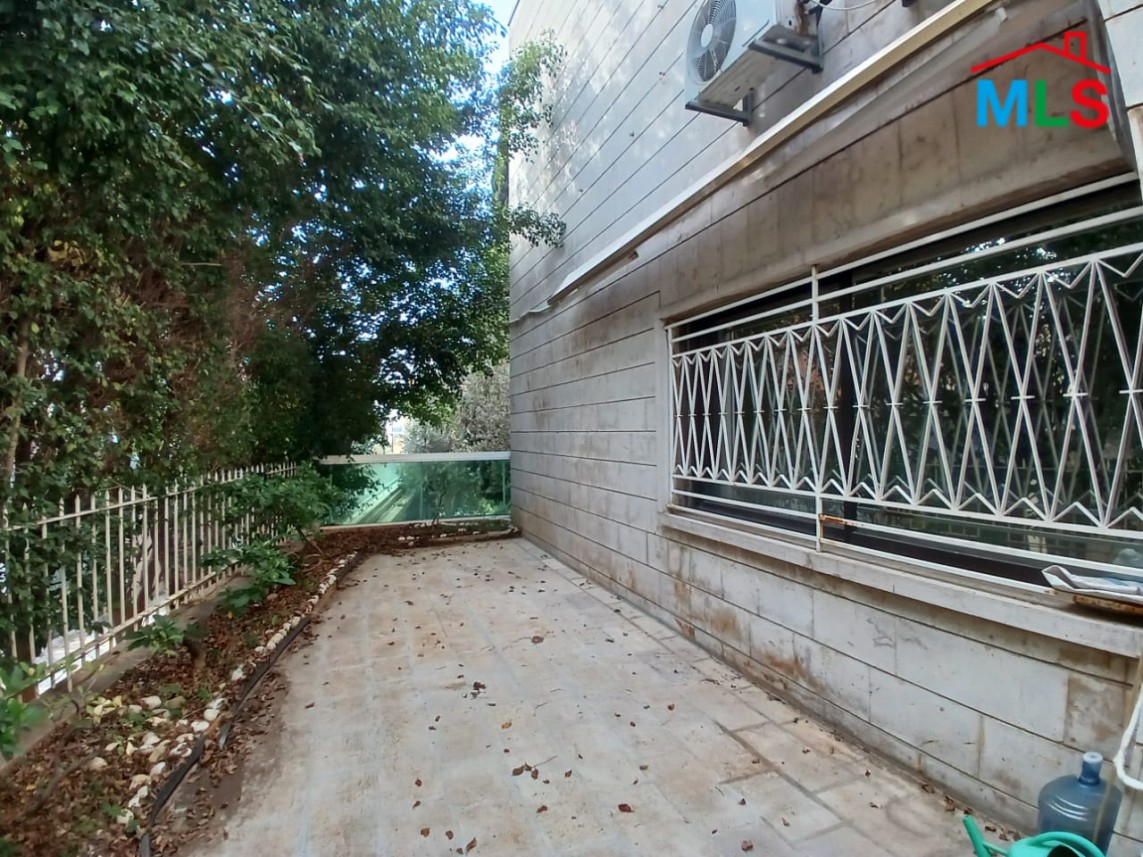 Exclusive! Spacious Villa With An Amazing Open View For Sale in Naccache