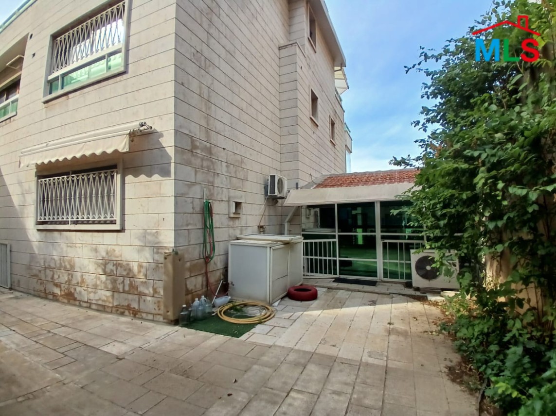 Exclusive! Spacious Villa With An Amazing Open View For Sale in Naccache