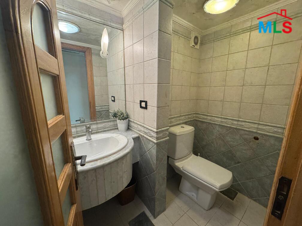 Beautiful 3-Bedroom Apartment For Sale in Ramlet Al Bayda, Beirut