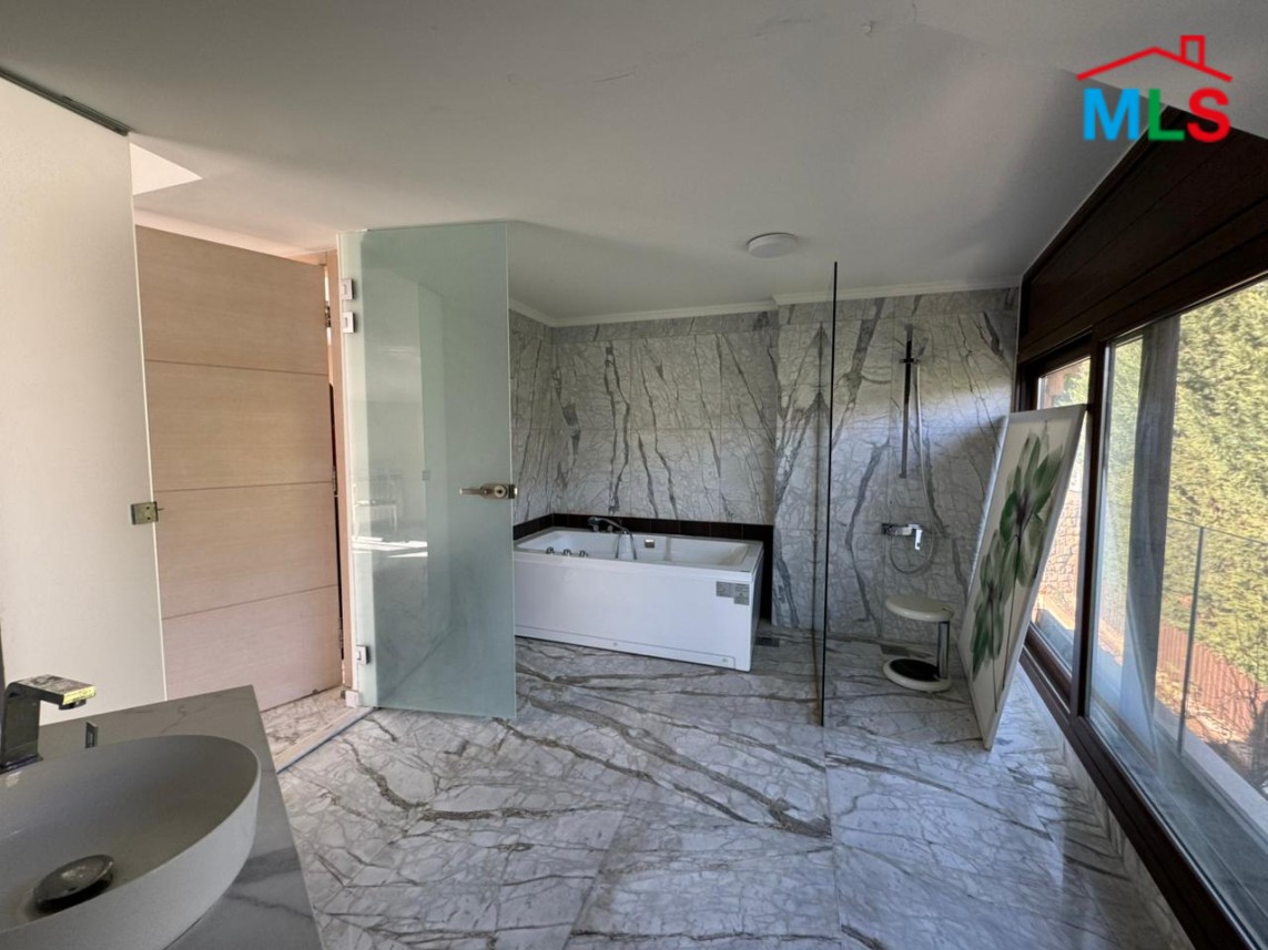 Luxurious Furnished Villa For Sale in Baabdat