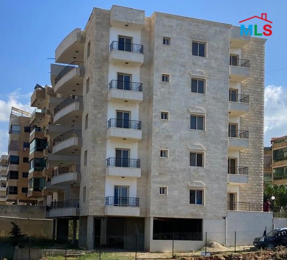 1,300 SQM Land with Building For Sale in Quobbeh, Dawhet Aramoun