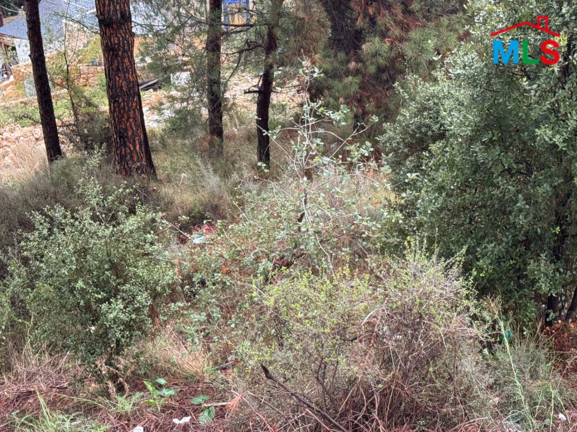 A 1,122 SQM Land For Sale in Broumana
