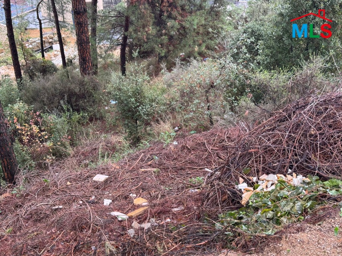 A 1,122 SQM Land For Sale in Broumana