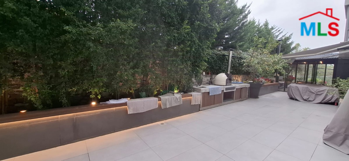 Fully furnished Decorated High-End Apartment For Sale in Bsalim