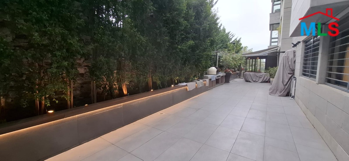 Fully furnished Decorated High-End Apartment For Sale in Bsalim