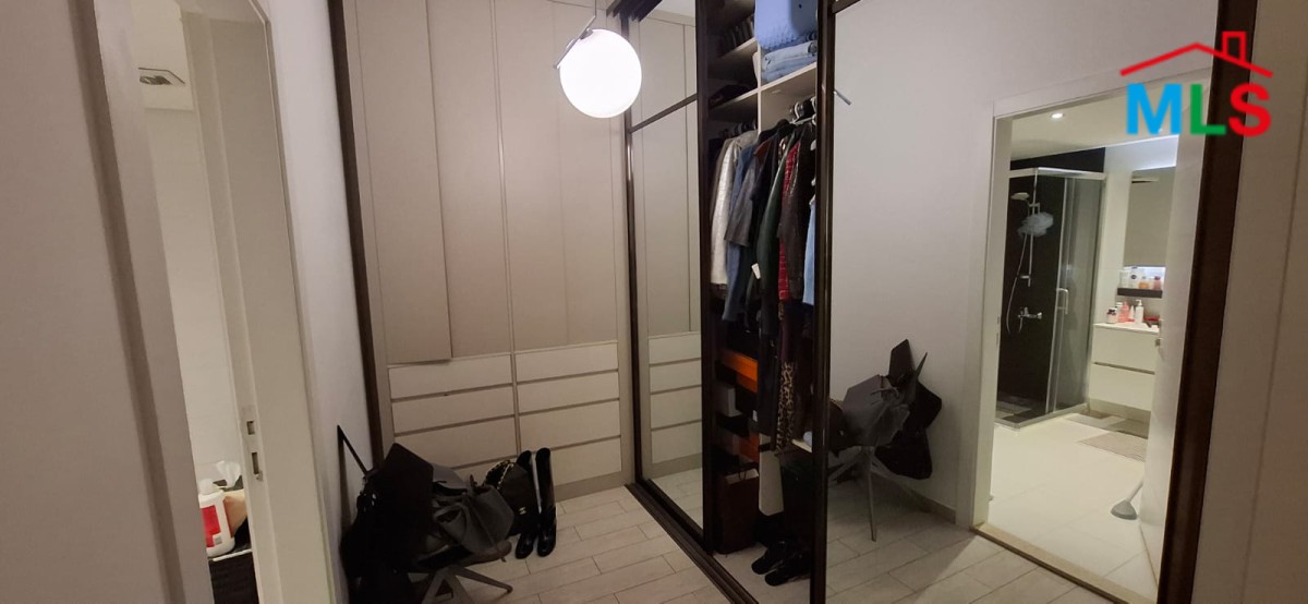 Fully furnished Decorated High-End Apartment For Sale in Bsalim