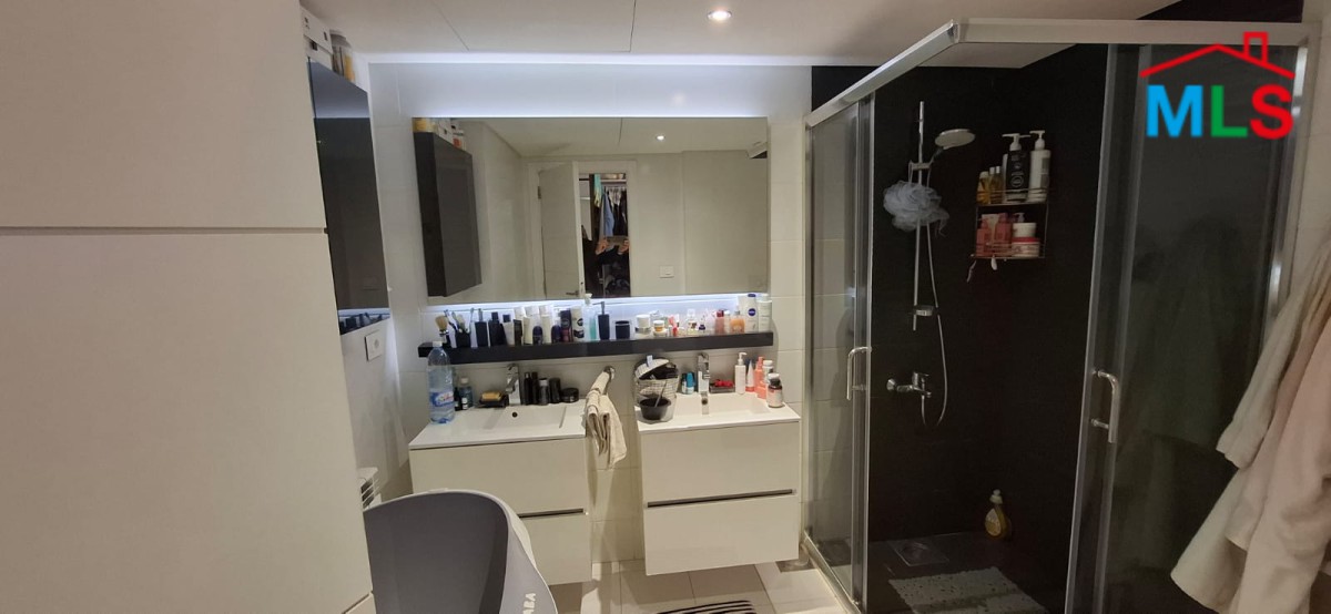 Fully furnished Decorated High-End Apartment For Sale in Bsalim