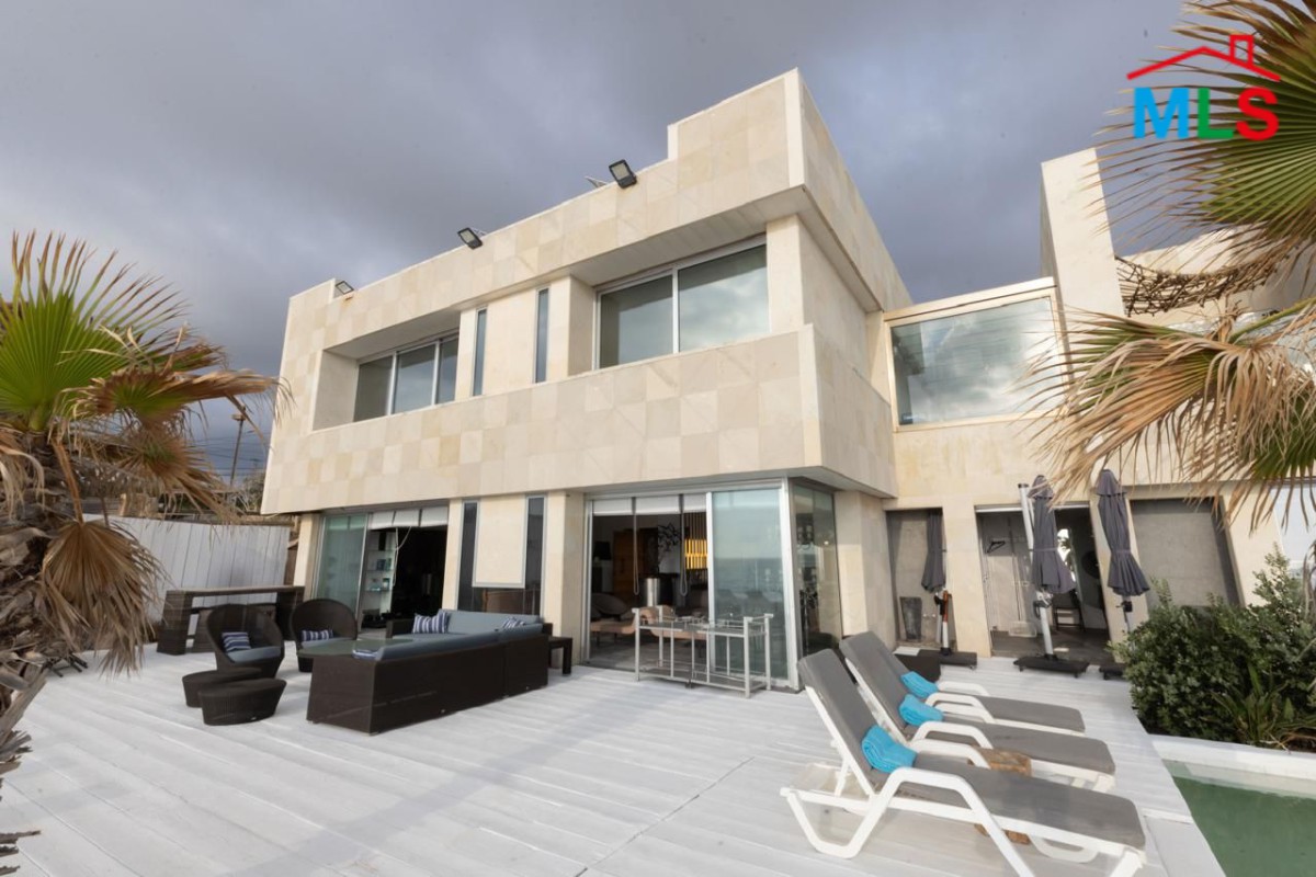 Villa Pieds Dans L'eau with Pool For Sale In Kfar Aabida, Batroun