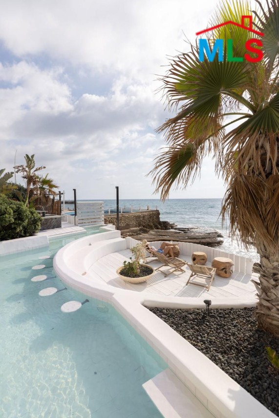 Villa Pieds Dans L'eau with Pool For Sale In Kfar Aabida, Batroun