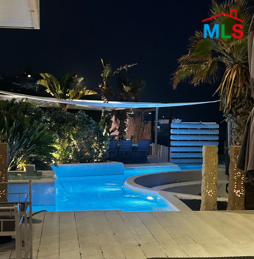 Villa Pieds Dans L'eau with Pool For Sale In Kfar Aabida, Batroun