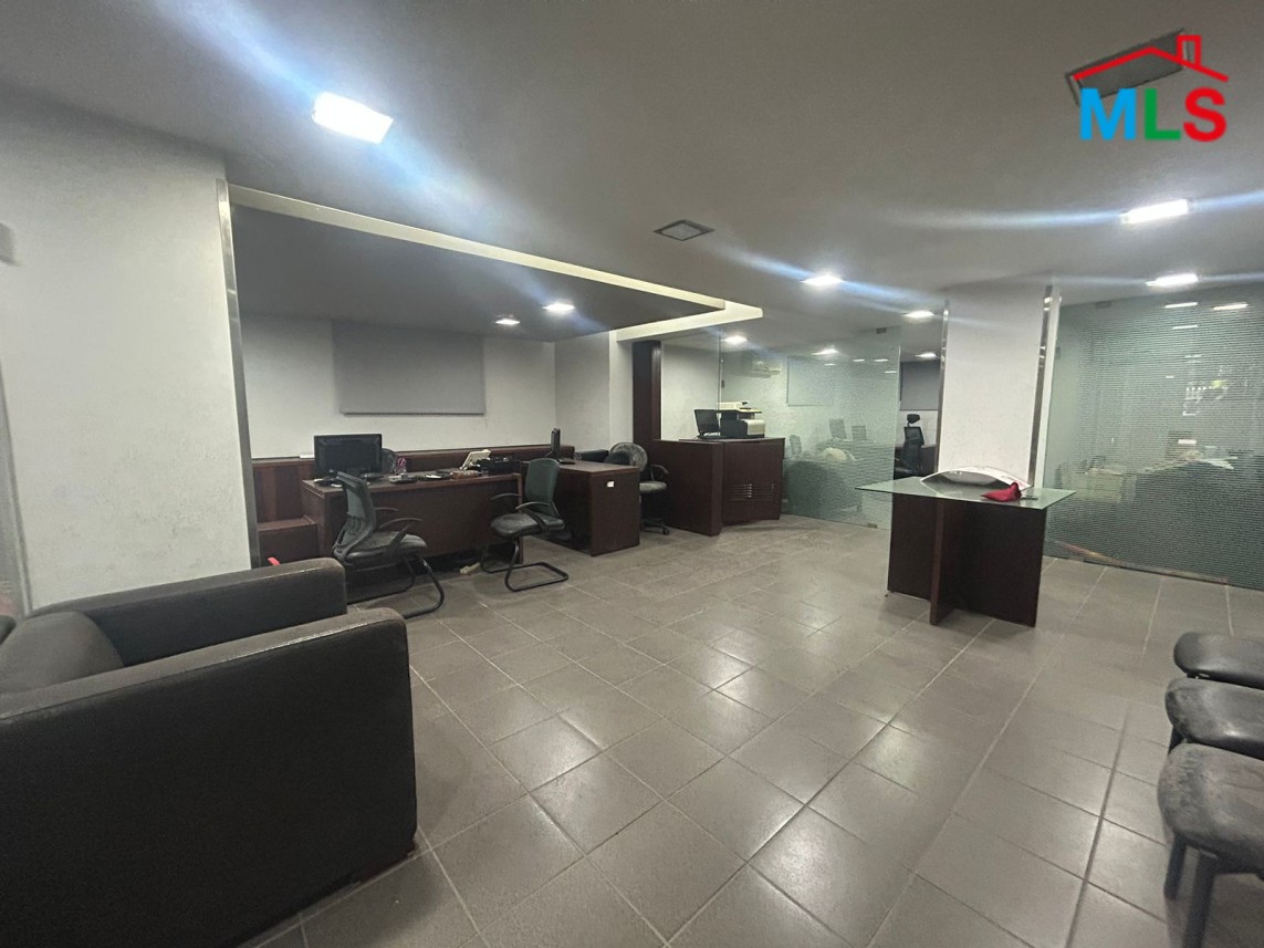 120 SQM Shop For Sale in Ain Al Mraisseh, Ras Beirut