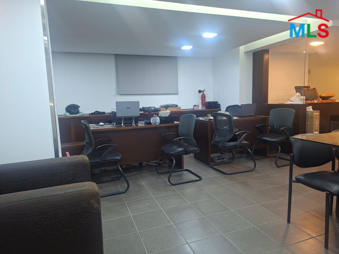 120 SQM Shop For Sale in Ain Al Mraisseh, Ras Beirut