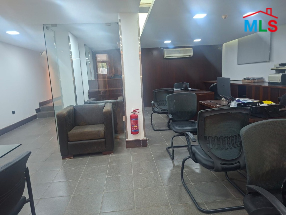 120 SQM Shop For Sale in Ain Al Mraisseh, Ras Beirut