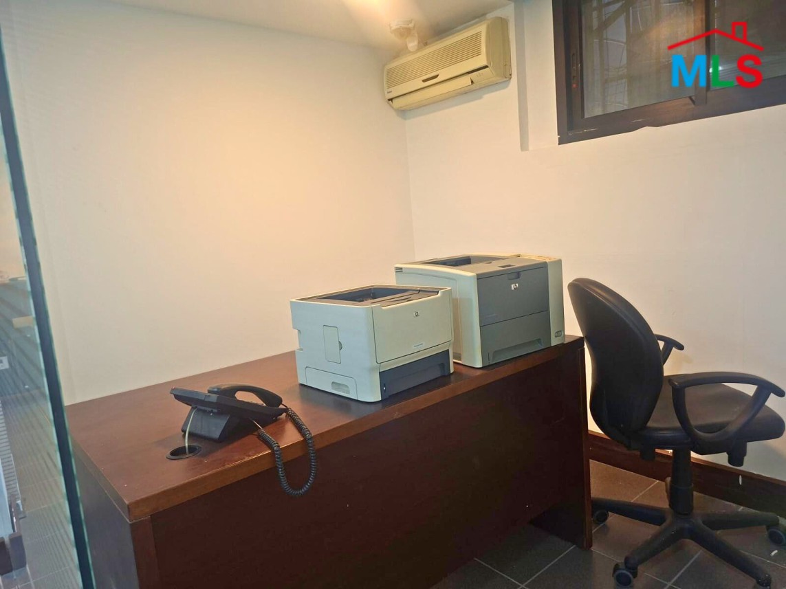 120 SQM Shop For Sale in Ain Al Mraisseh, Ras Beirut