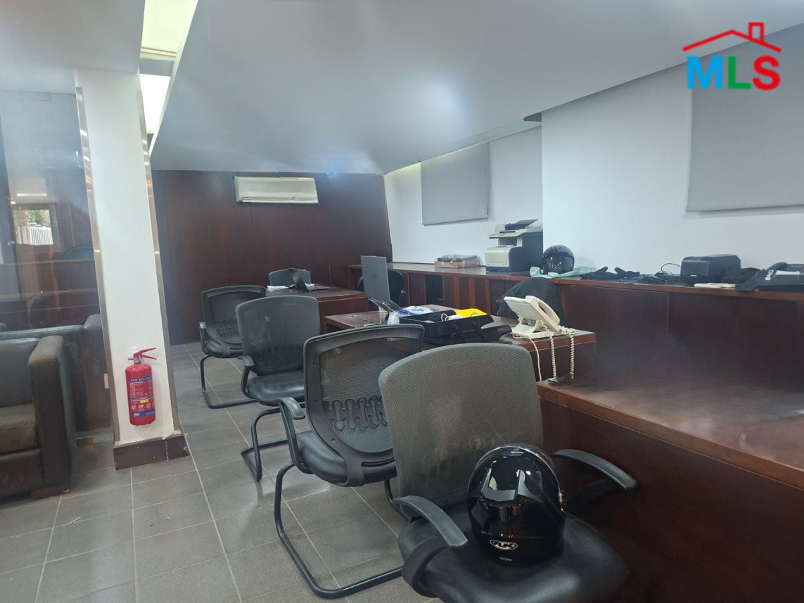 120 SQM Shop For Sale in Ain Al Mraisseh, Ras Beirut