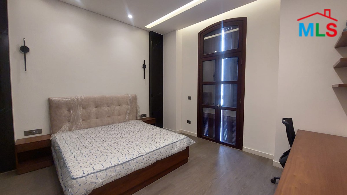 Refined Office with Private Suite/Apartment For Sale in Down Town