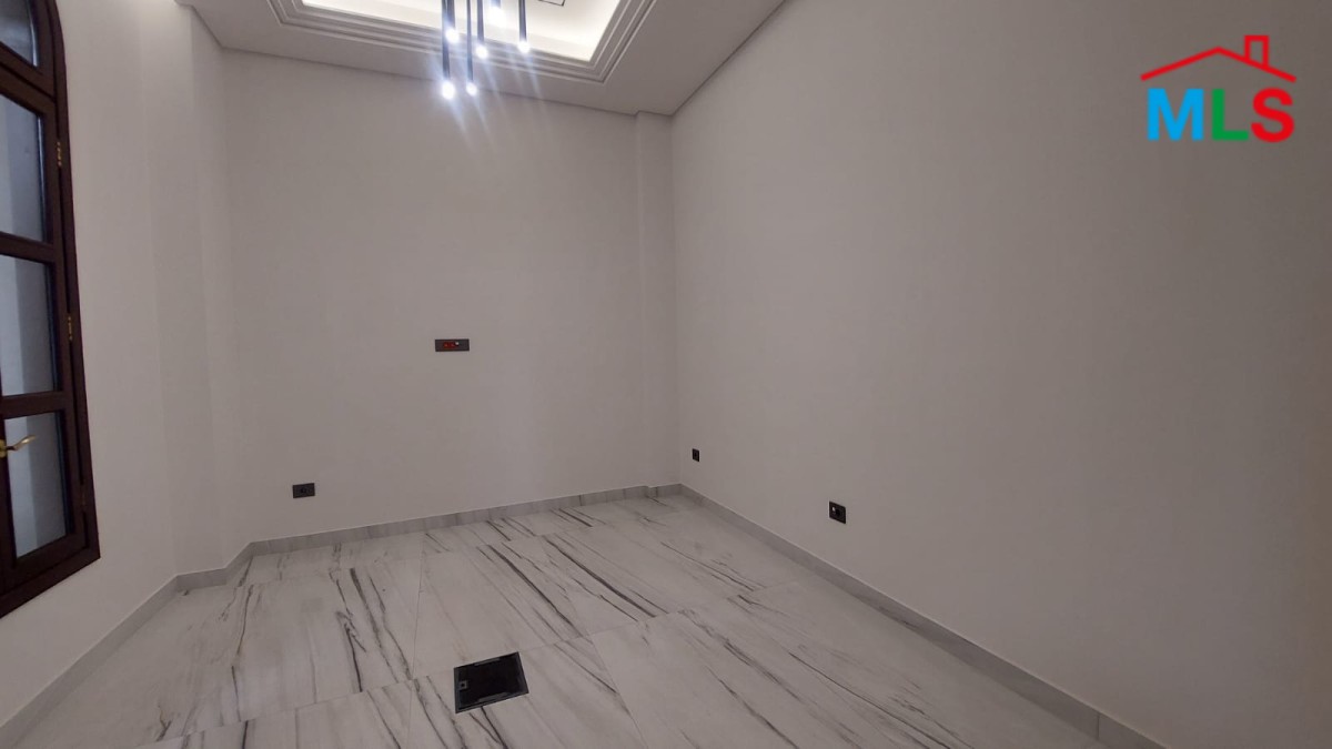 Refined Office with Private Suite/Apartment For Sale in Down Town