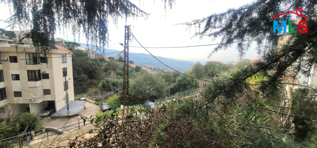 An Apartment with Garden For Sale in Shayle
