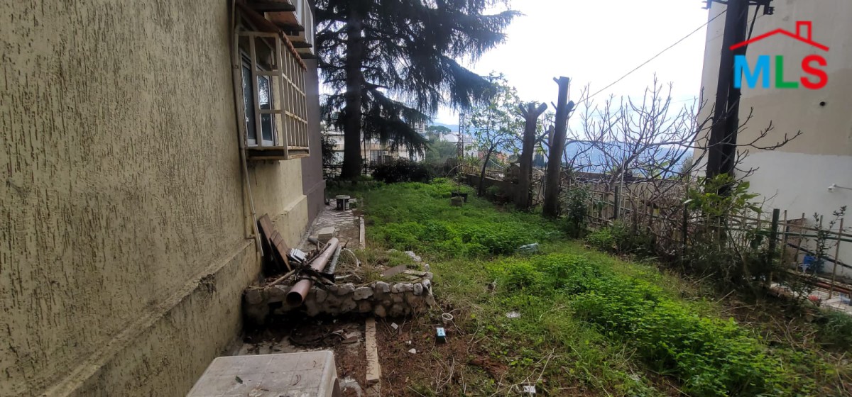 An Apartment with Garden For Sale in Shayle