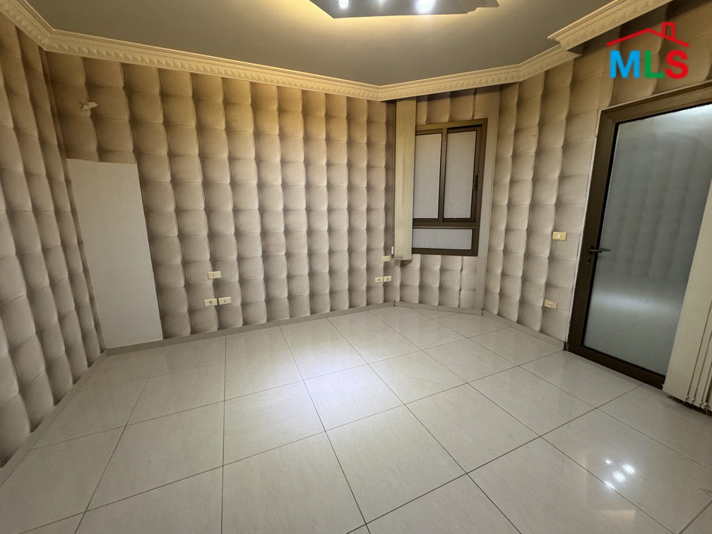Cozy Apartment For Sale in Tarik El Jdideh, Mazraa
