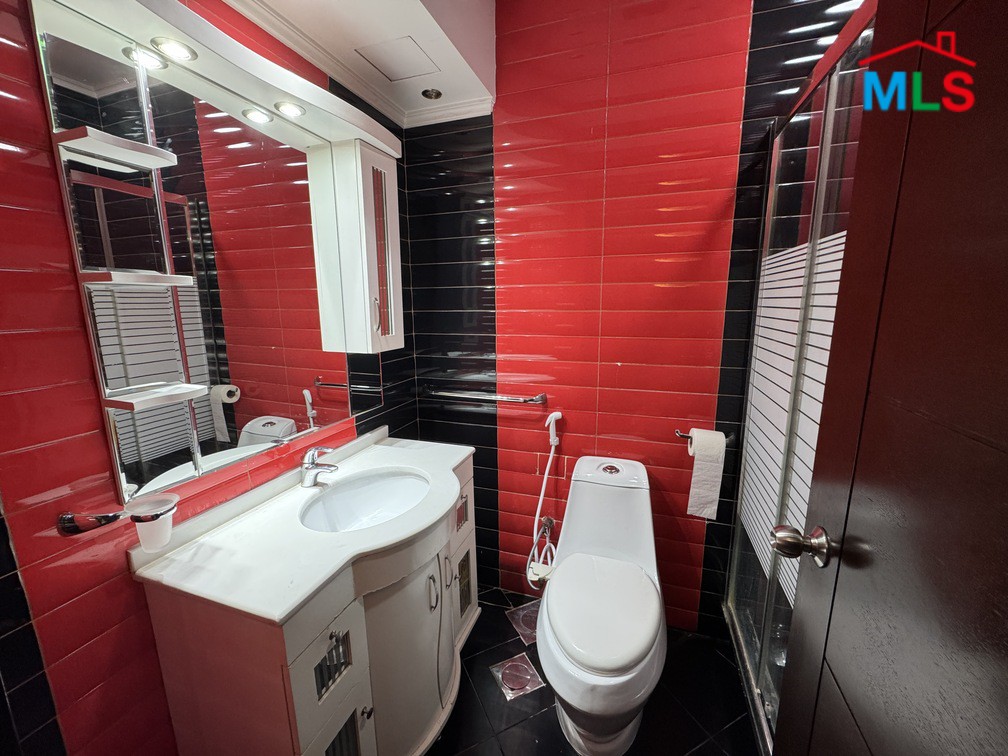 Cozy Apartment For Sale in Tarik El Jdideh, Mazraa