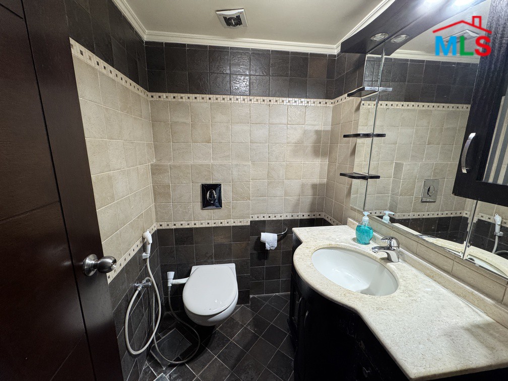 Cozy Apartment For Sale in Tarik El Jdideh, Mazraa