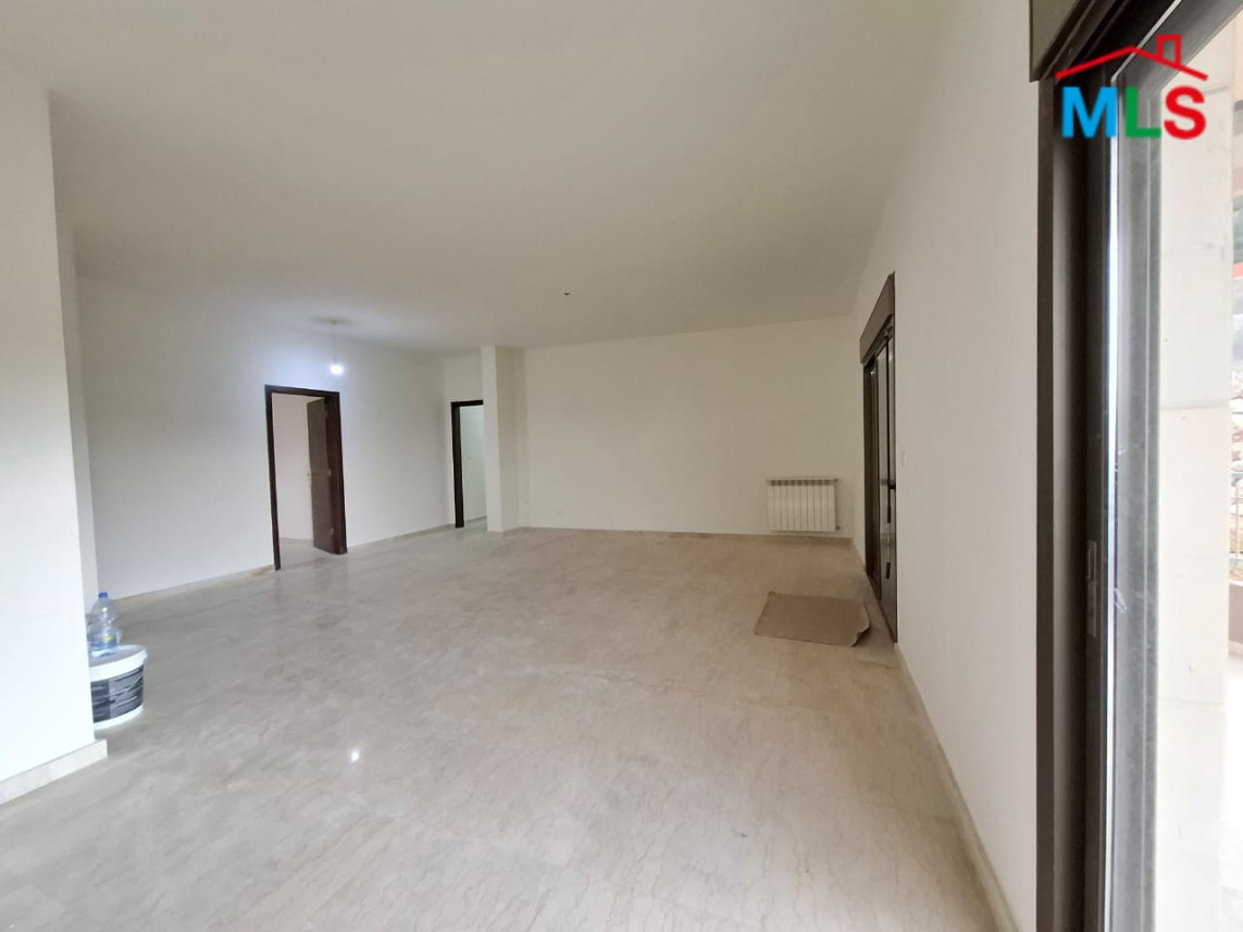 Spacious Apartment with Terrace For Sale in New Shayle