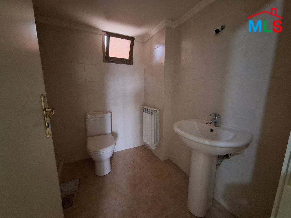 Spacious Apartment with Terrace For Sale in New Shayle